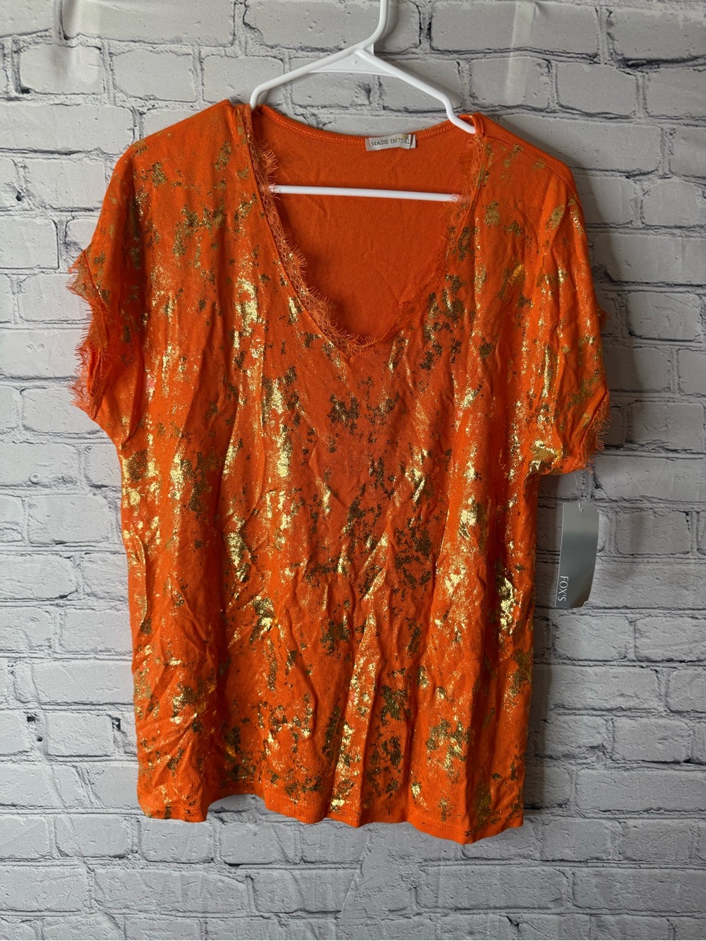 Nwt fox’s Orange V-Neck Metallic Foil Short Sleeve Top one size